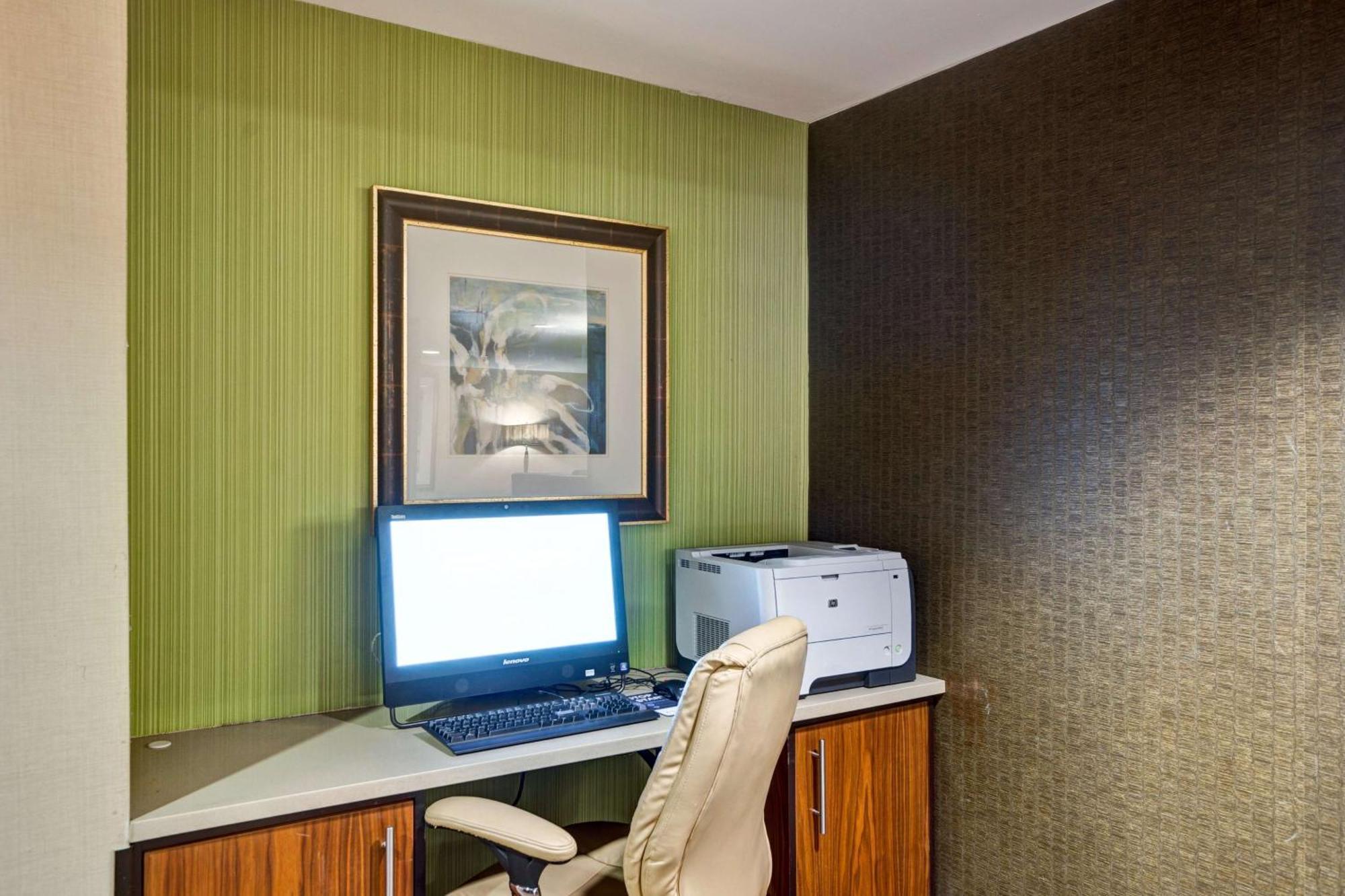 Hampton Inn By Hilton Мілфорд Екстер'єр фото