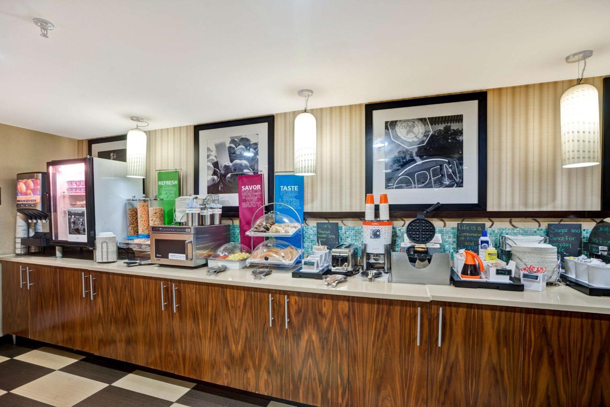 Hampton Inn By Hilton Мілфорд Екстер'єр фото
