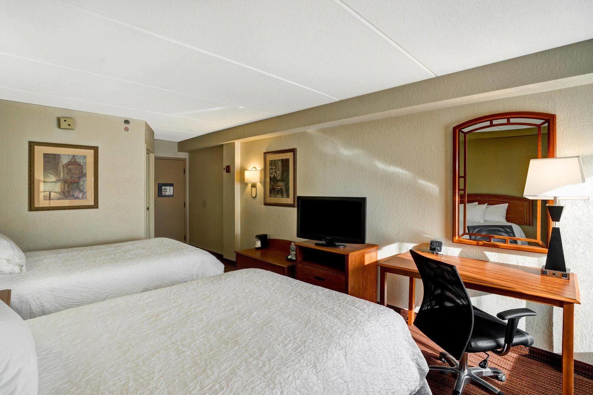 Hampton Inn By Hilton Мілфорд Екстер'єр фото