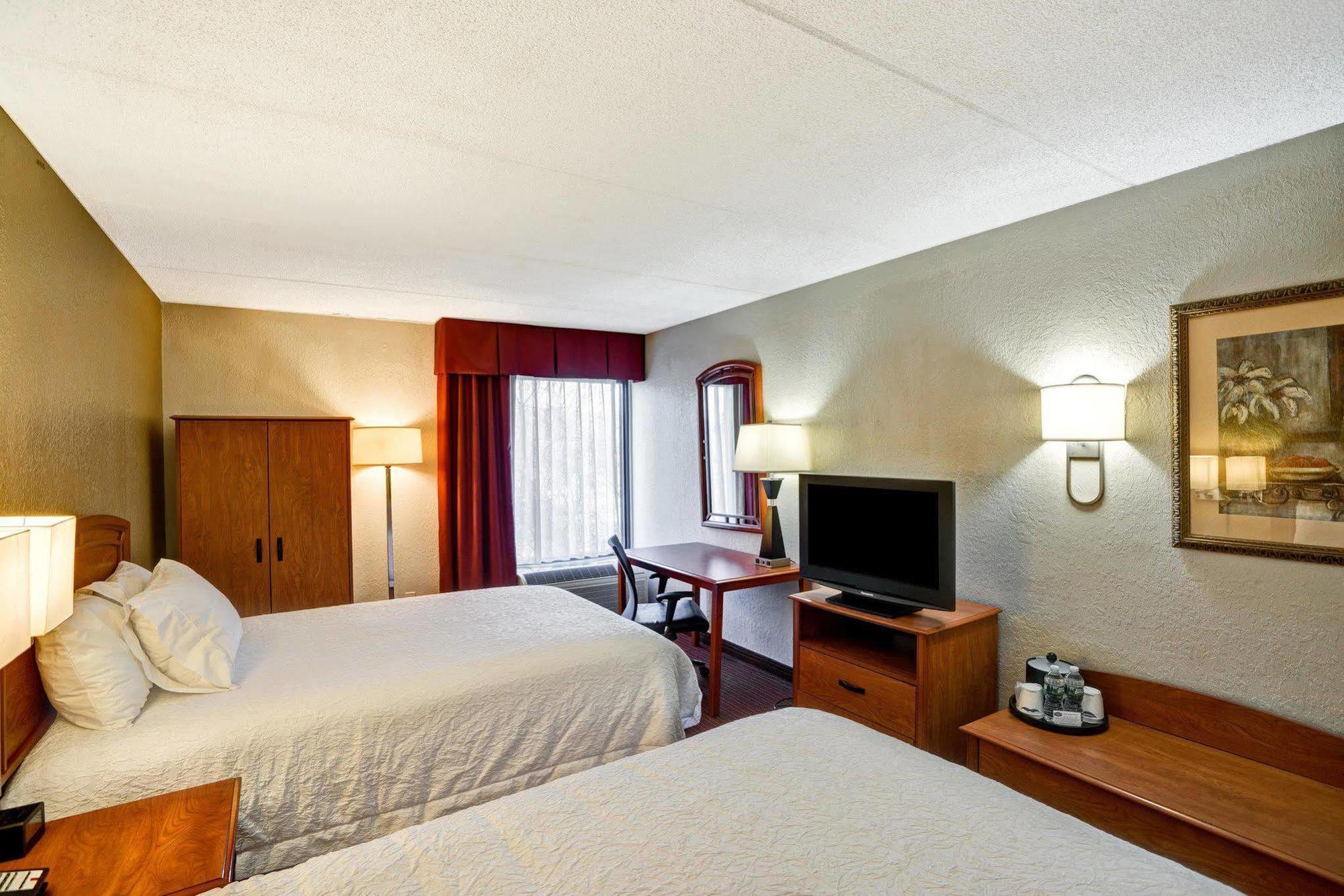 Hampton Inn By Hilton Мілфорд Екстер'єр фото