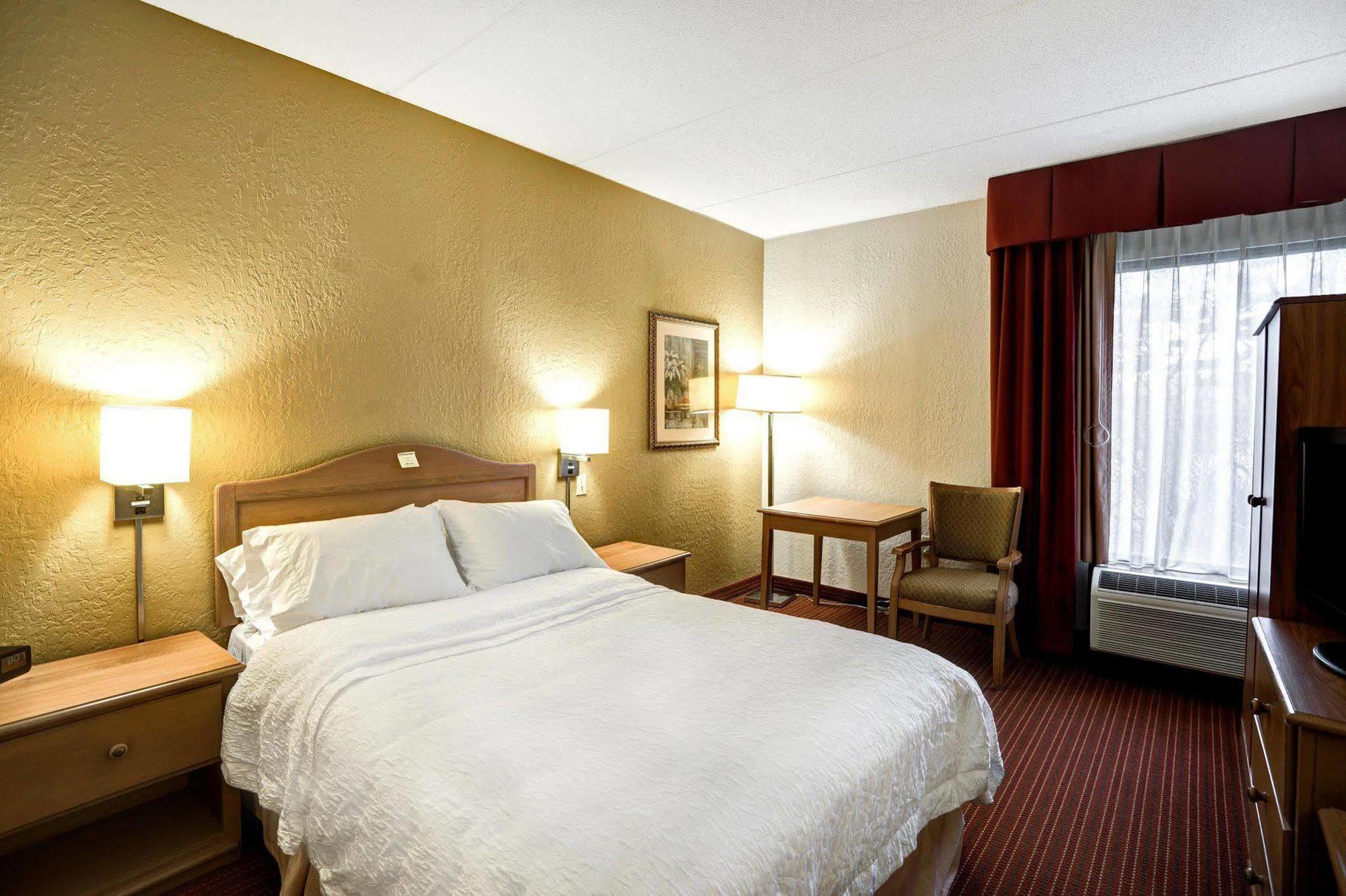 Hampton Inn By Hilton Мілфорд Екстер'єр фото